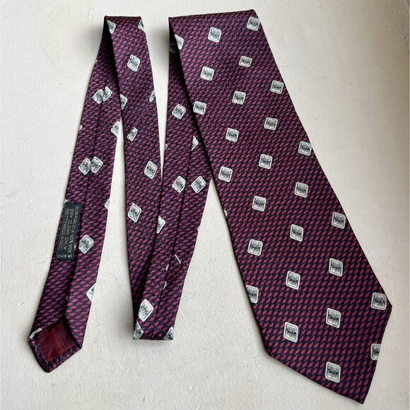 Giorgio Armani Cravatte Red & Black 100% Silk Italian Tie w/ Geometric Accents - Picture 12 of 13